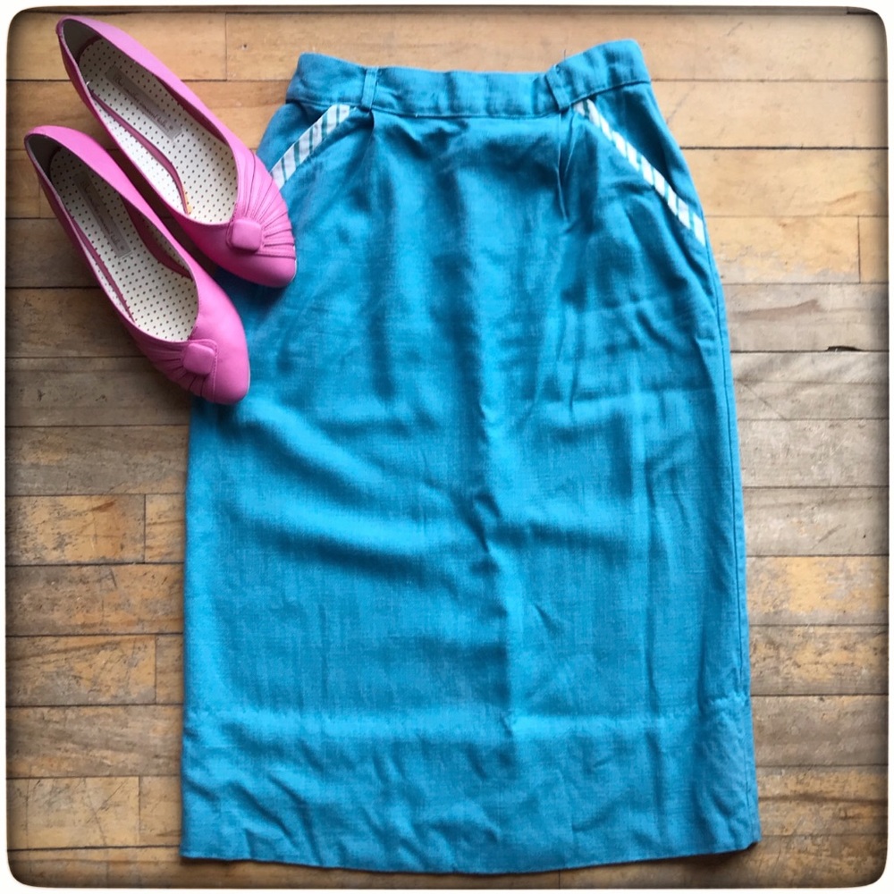 True vintage straight skirt w/stripe pocket detail